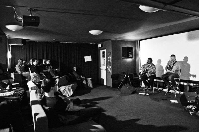 Datei:2021-02-08 Bassisten sentimental 06.jpg