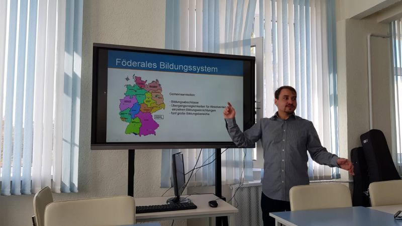 Datei:2019-10-17 Klugscheissermucke Belarus 03.jpg